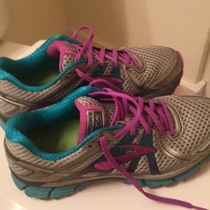 Women’s brooks running shoes